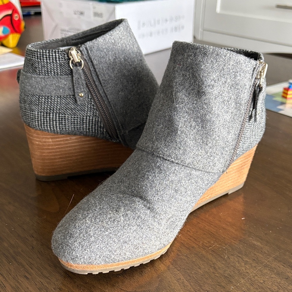 Dr. Scholl’s Gray Wedge Booties - Size 7